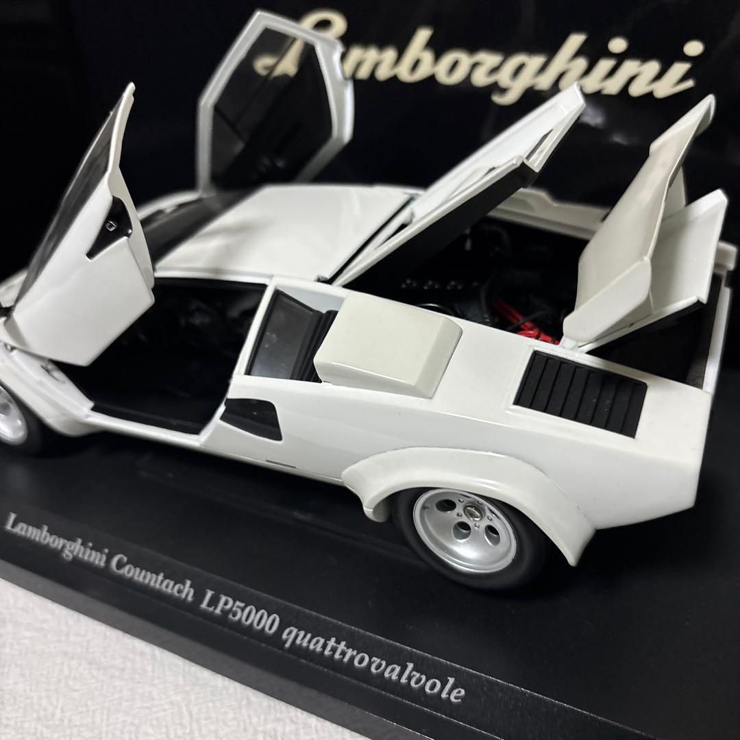 京商 1/18 ランボルギーニ カウンタックLP5000QV(ホワイト)