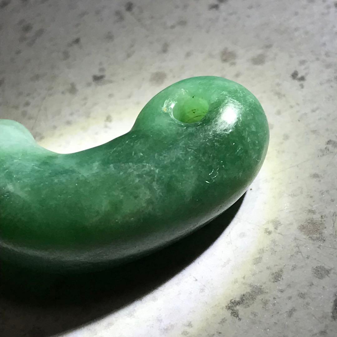 ヒスイ　勾玉　青竹色　翡翠　緑