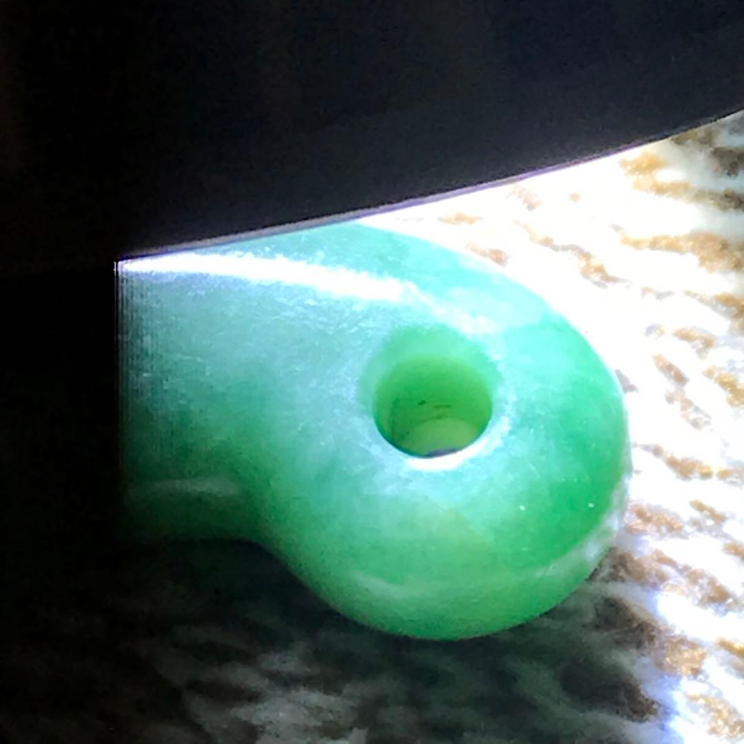 ヒスイ　勾玉　青竹色　翡翠　緑