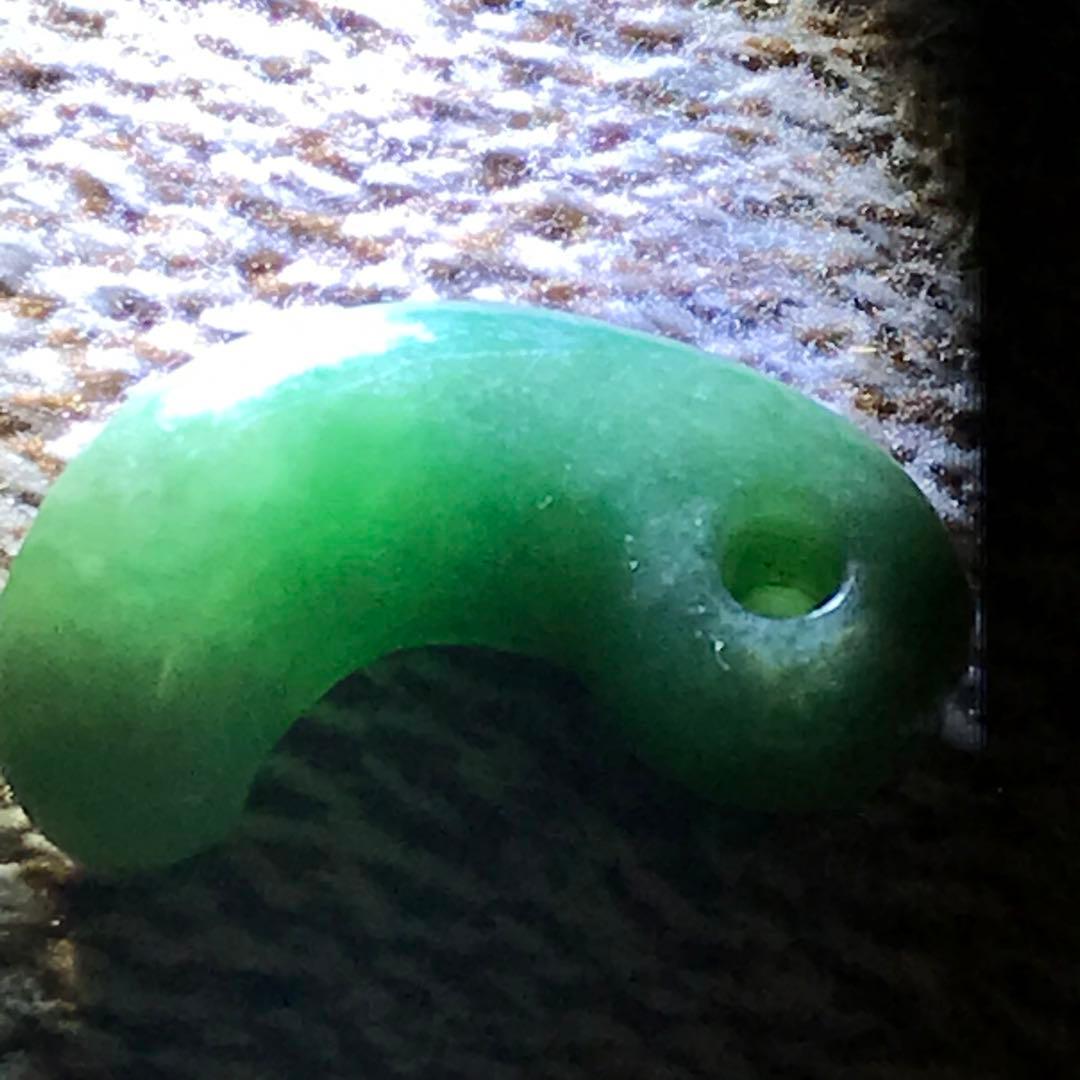 ヒスイ　勾玉　青竹色　翡翠　緑