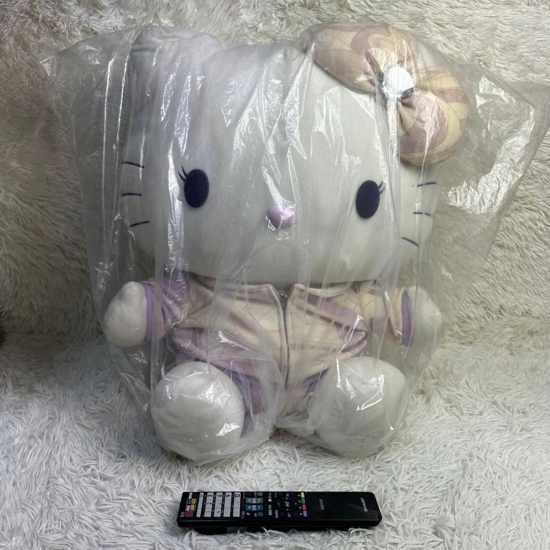 Radyハローキティコラボ 特大ぬいぐるみ