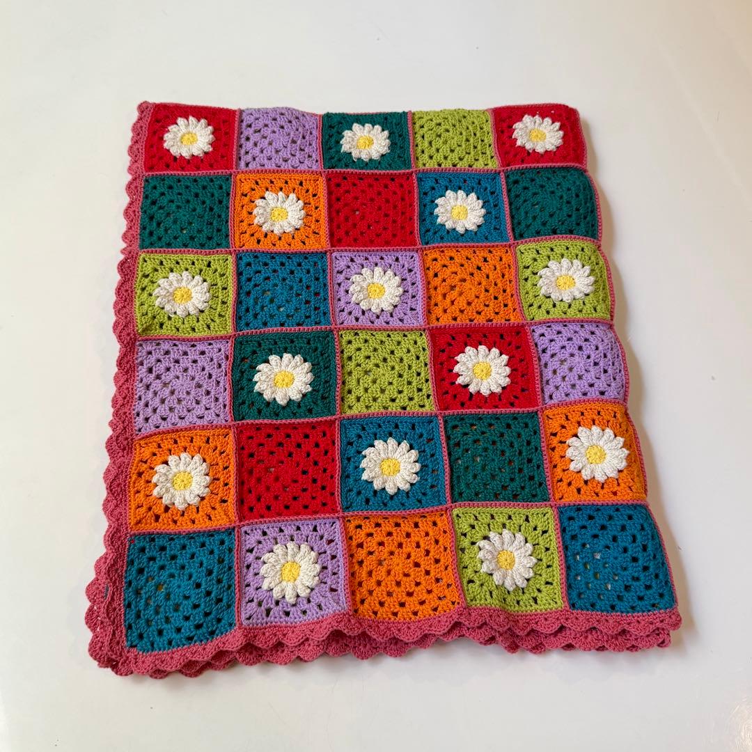 ハンドメイド　かぎ編み　お花のマルチカバー　ブランケット
