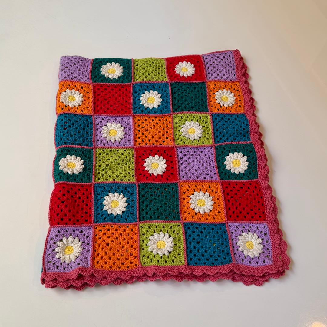 ハンドメイド　かぎ編み　お花のマルチカバー　ブランケット