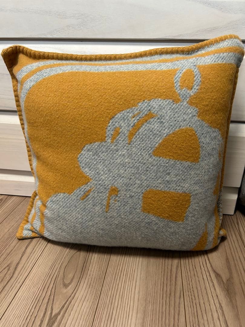 新品　HERMES クッション