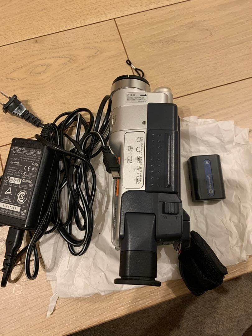 ビデオカメラ Sony Handycam video Hi8 240x CCD-Trv106