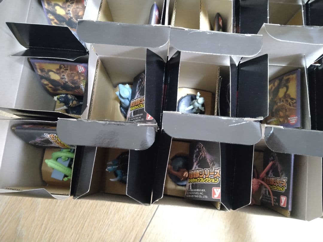 東宝怪獣シリーズ　ボトルキャップコレクション