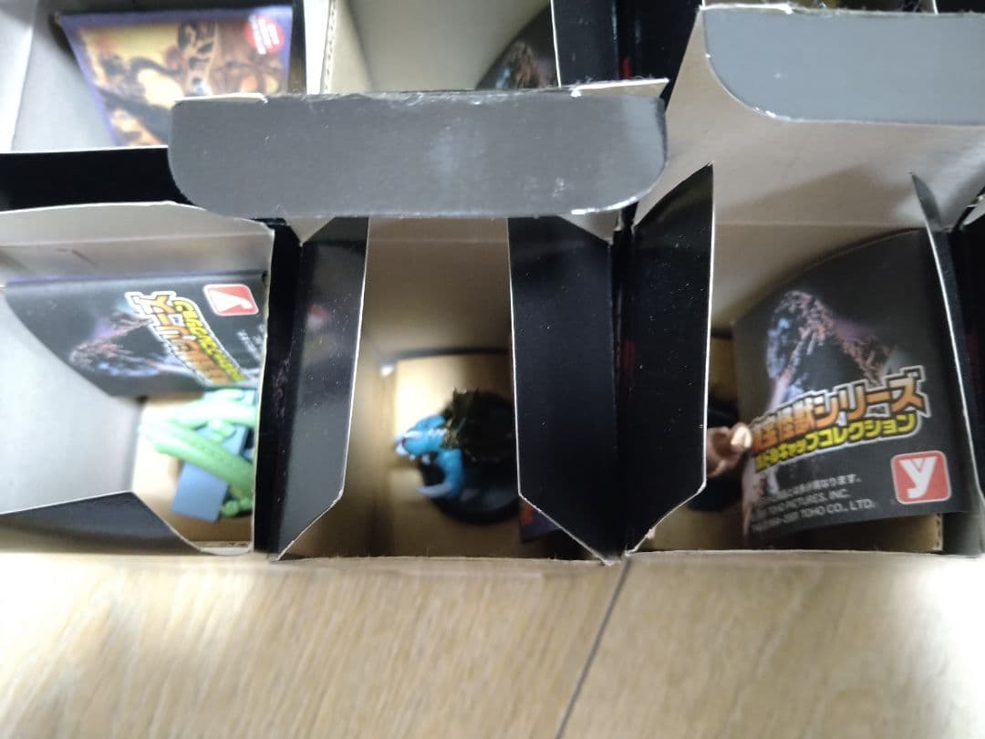 東宝怪獣シリーズ　ボトルキャップコレクション