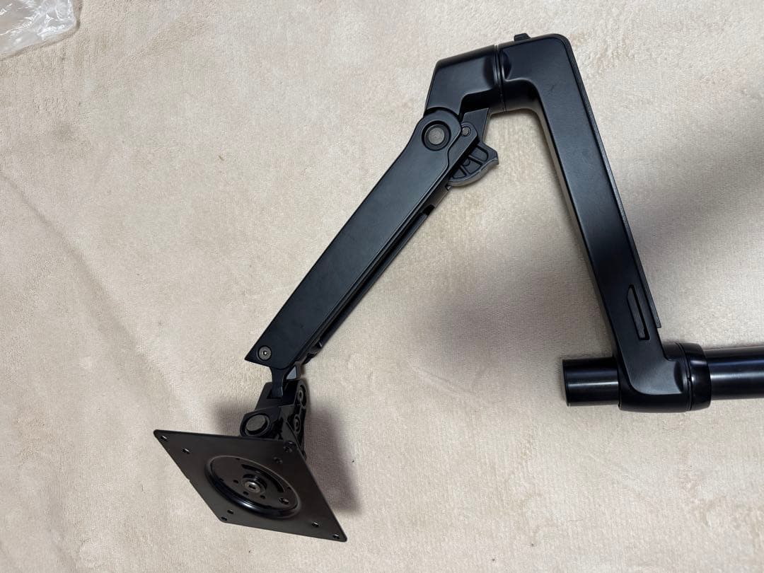 モニターアーム　amazonベーシック