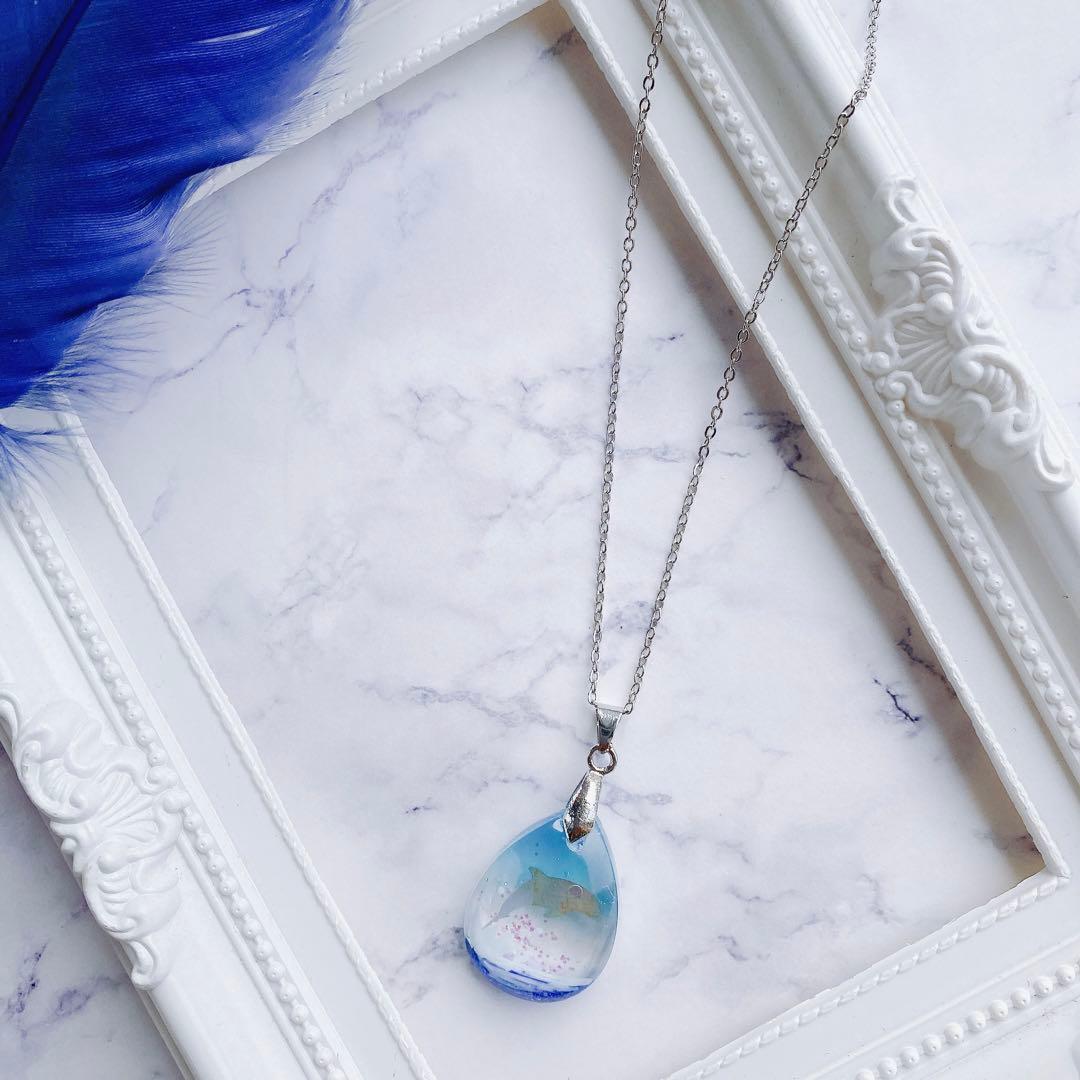 ネックレス　イルカ　海　青空　半ドロップ　空　いるか　海豚　レジン　一点物