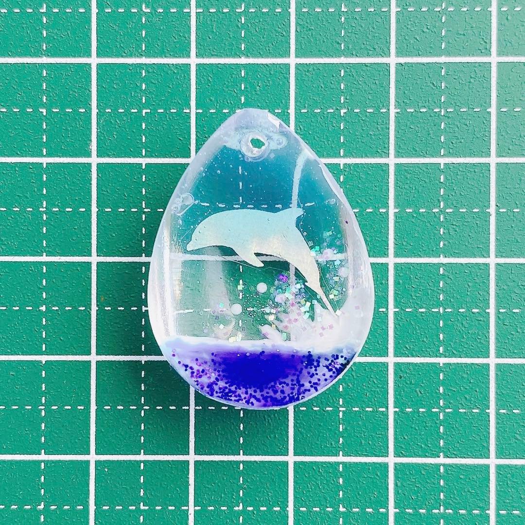 ネックレス　イルカ　海　青空　半ドロップ　空　いるか　海豚　レジン　一点物