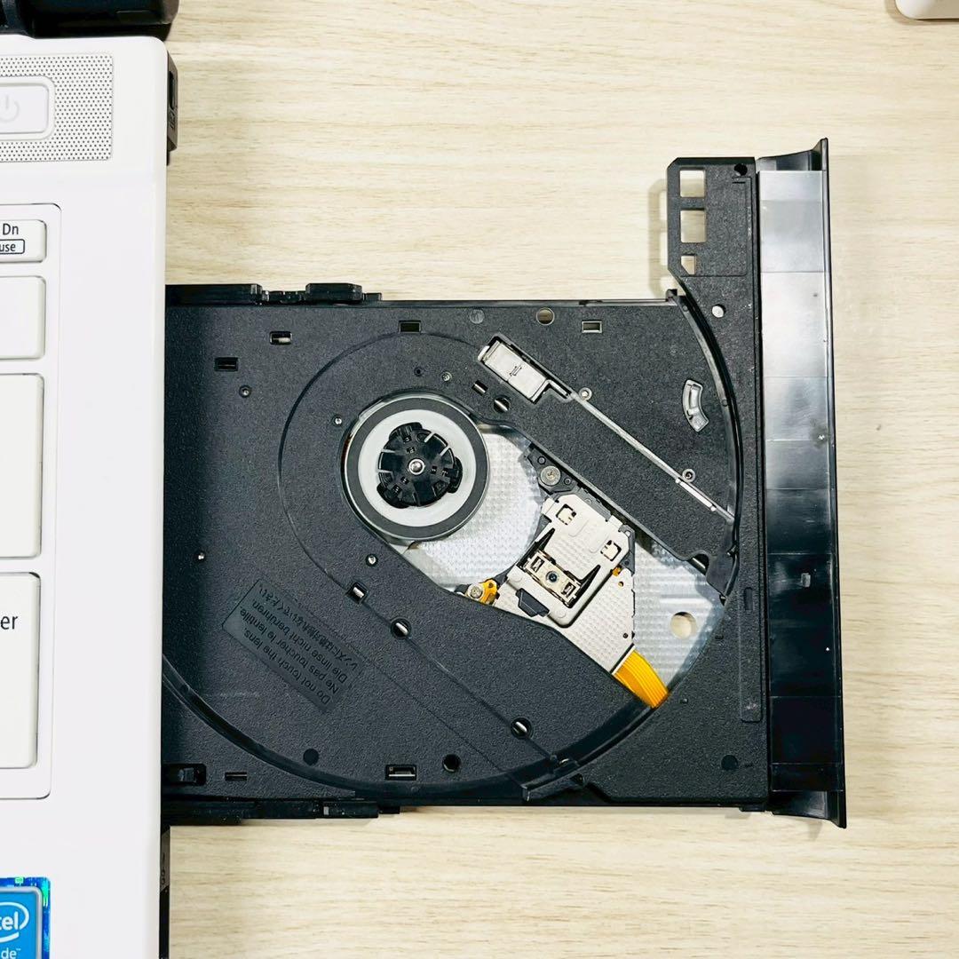 【大容量】1TB保存✨DVD✨カメラ✨白 ノートパソコン windows11