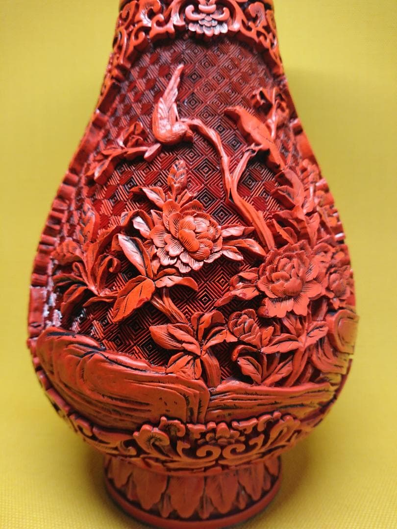 【美品】中国美術　堆朱　花瓶　細密細工　花柄　置物　工芸品　美術品　A1433