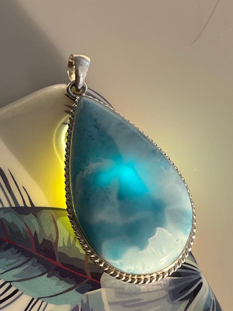 天然石☆品質良し！ラリマーしずく型ペンダントトップ②☆シルバーワク付き