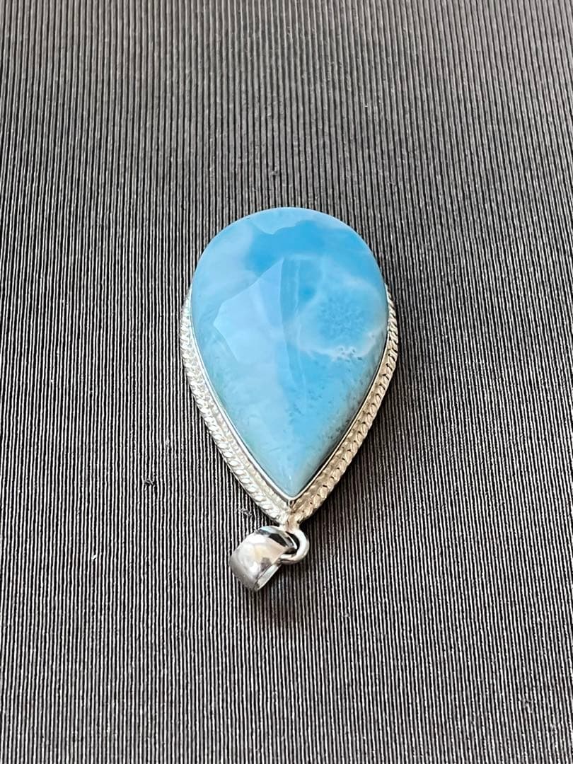 天然石☆品質良し！ラリマーしずく型ペンダントトップ②☆シルバーワク付き