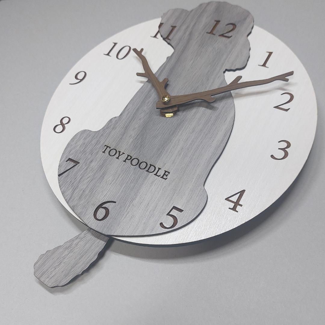 【期間限定値下げ】名入れ　しっぽ 振り子・はみ出し掛け時計 トイプードル　グレー