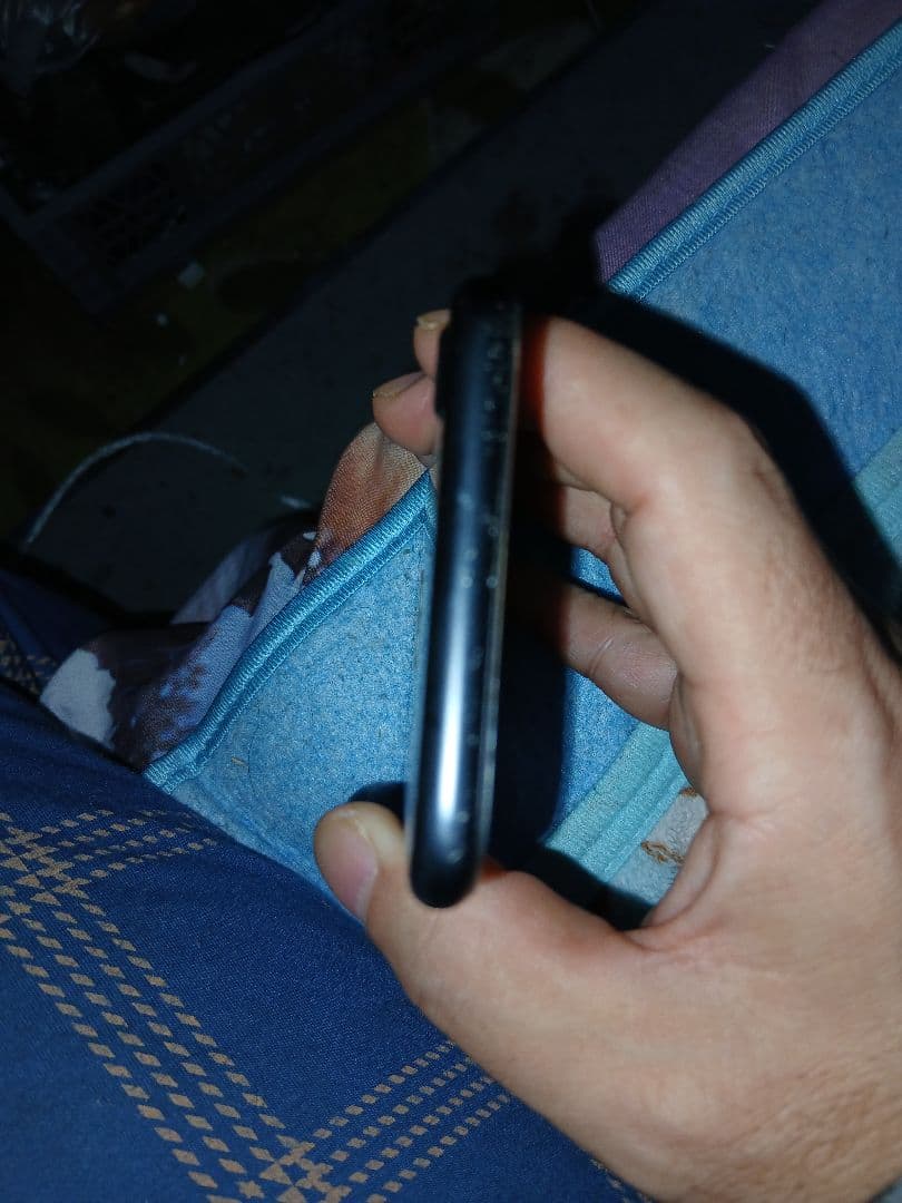 茂*治様 【SIMフリー】iPhone 7 ブラック 128GB ケース付