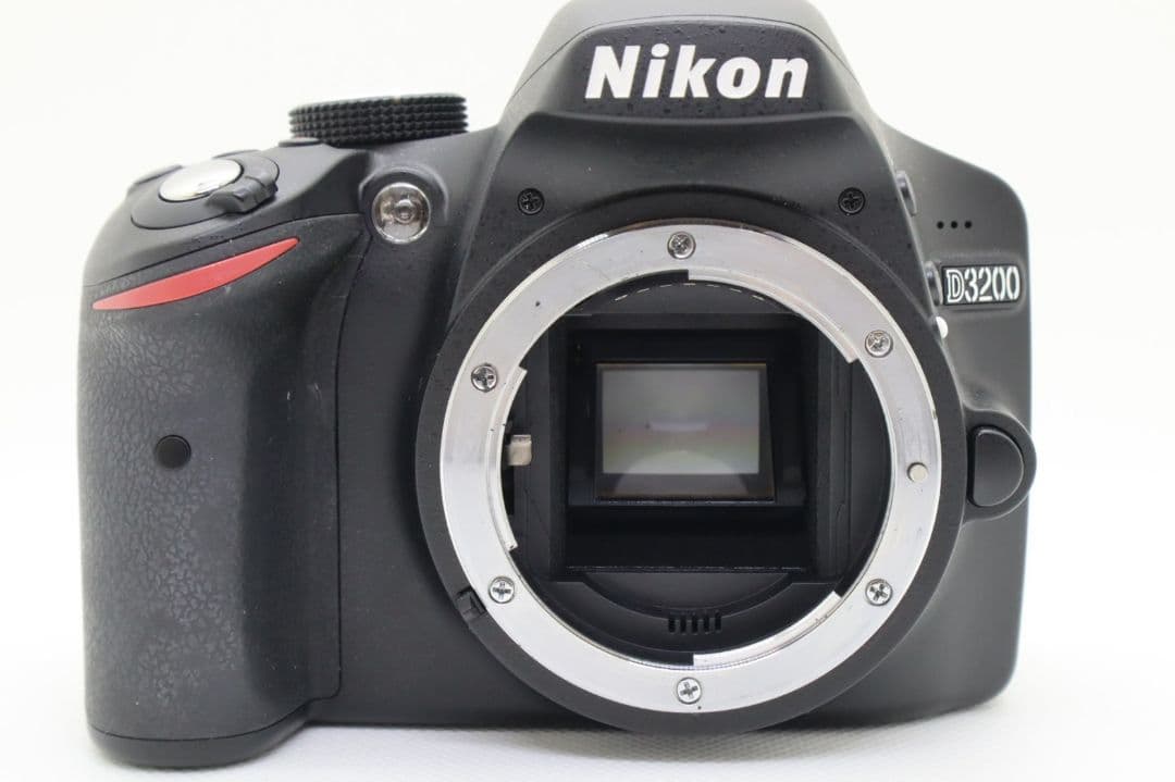 3月16日限定価格【高画質一眼レフ名機】Nikon D3200 レンズキット