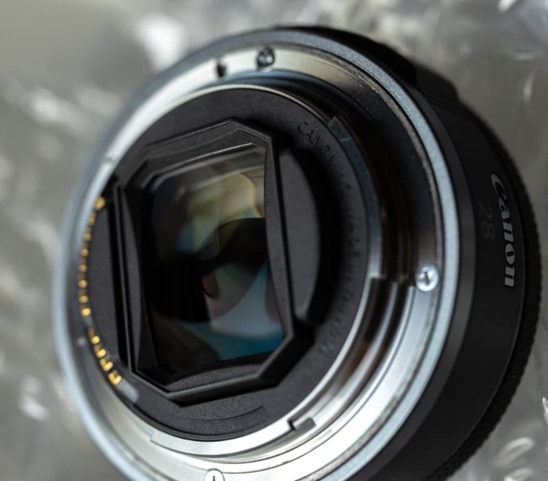 Canon RF 28mm f/2.8 単焦点レンズ