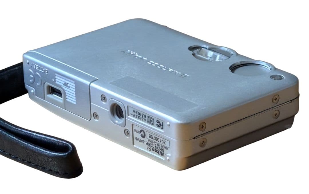 さくさく ニコン Coolpix S1 シルバー コンパクトデジタルカメラ