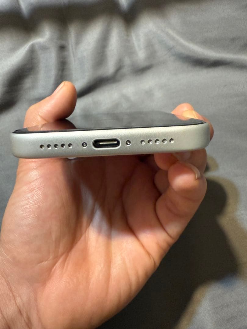 x*x様 シルバー デュアルカメラスマートフォン