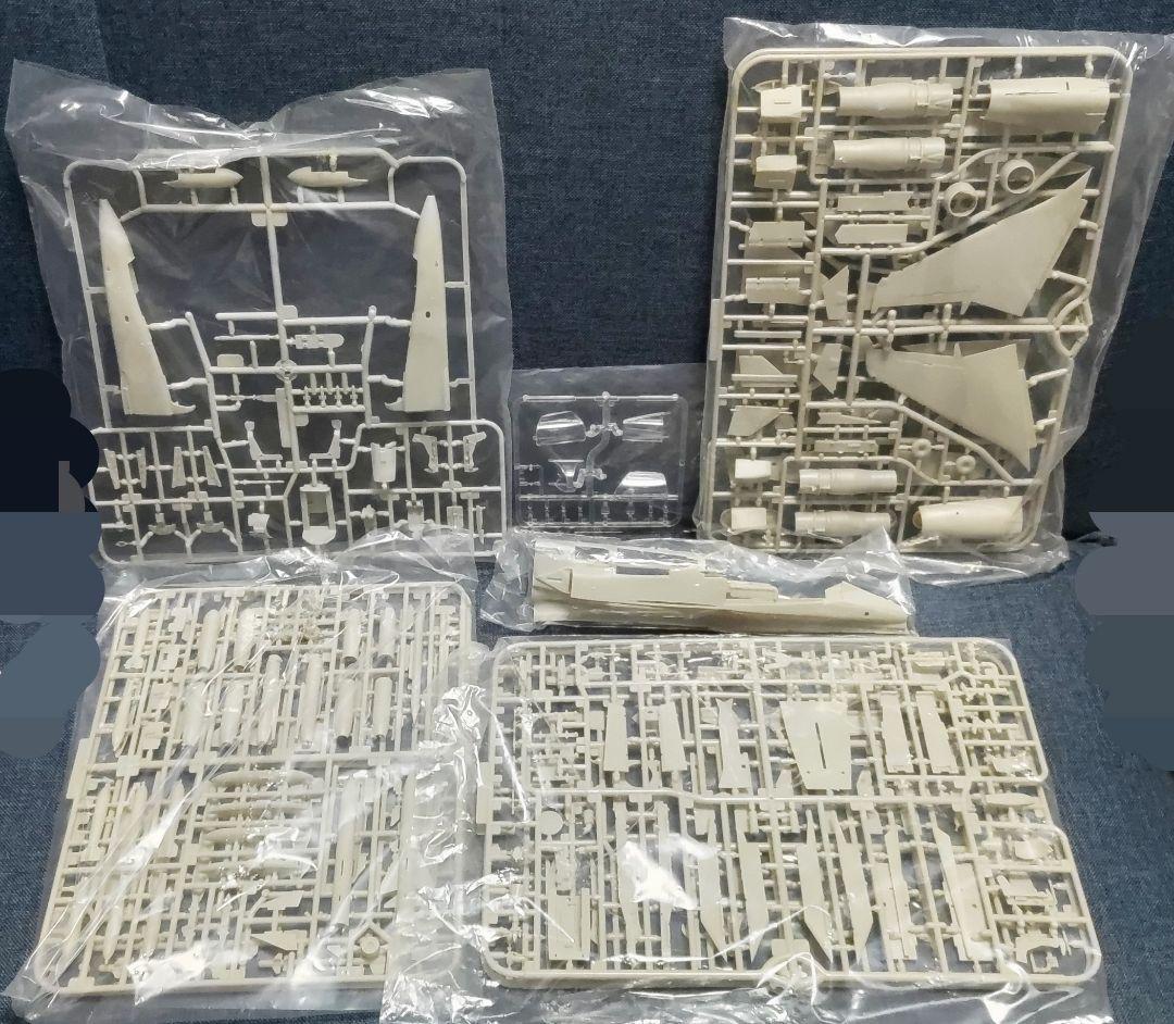 キティホーク 1/48 スペキャット ジャギュア T.2 / T.4 プラモデル