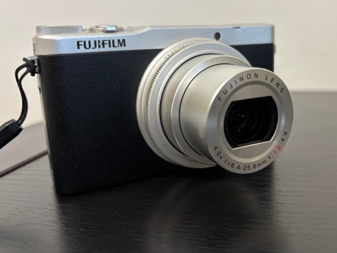 Fujifilm XQ2 コンパクトデジタルカメラ 本体