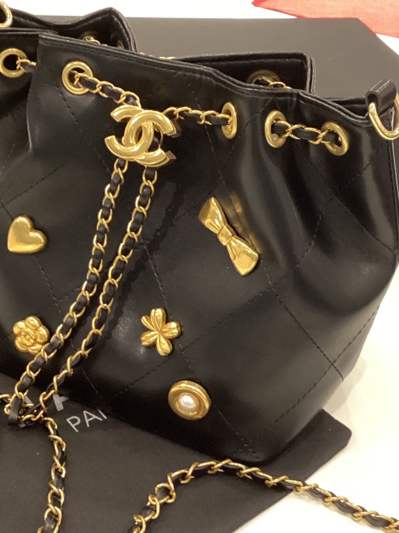 シャネル　ゴールドトーンチャームスモールバケットバッグ　ノベルティ　ブラック