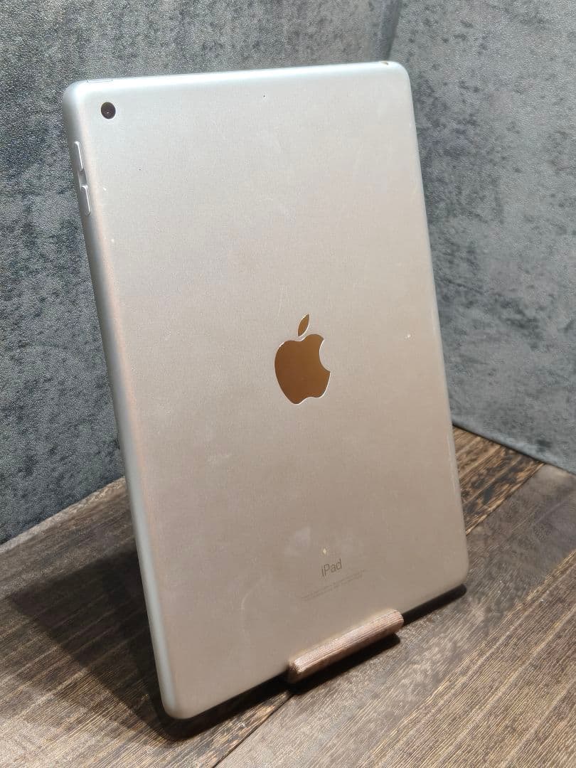 iPad6 第6世代 32GB タブレット v55