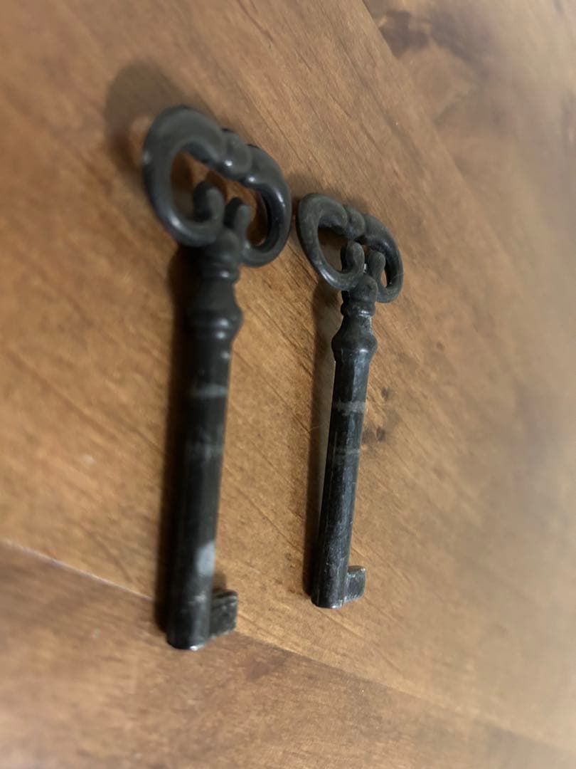 カスティリアン様式　スパニッシュ　アンティーク　　　スタイル　サイドボード