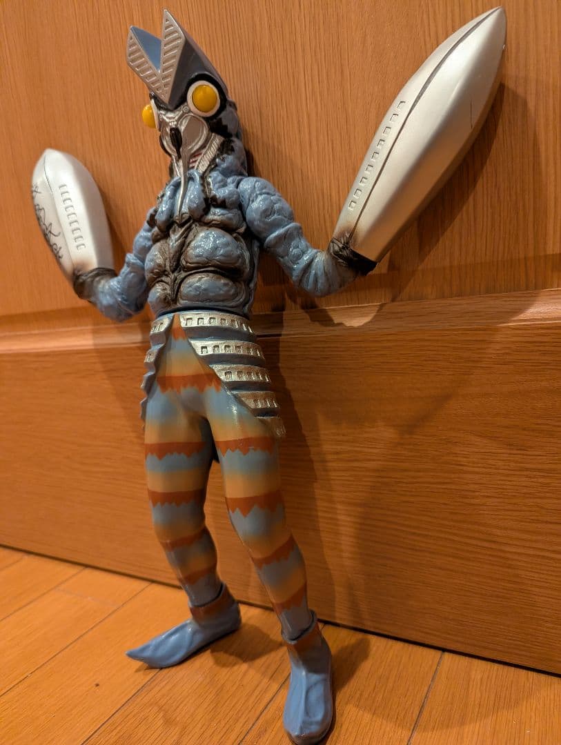 ビッグサイズソフビフィギュア「 バルタン星人」　生みの親飯島敏宏の直筆サイン入り