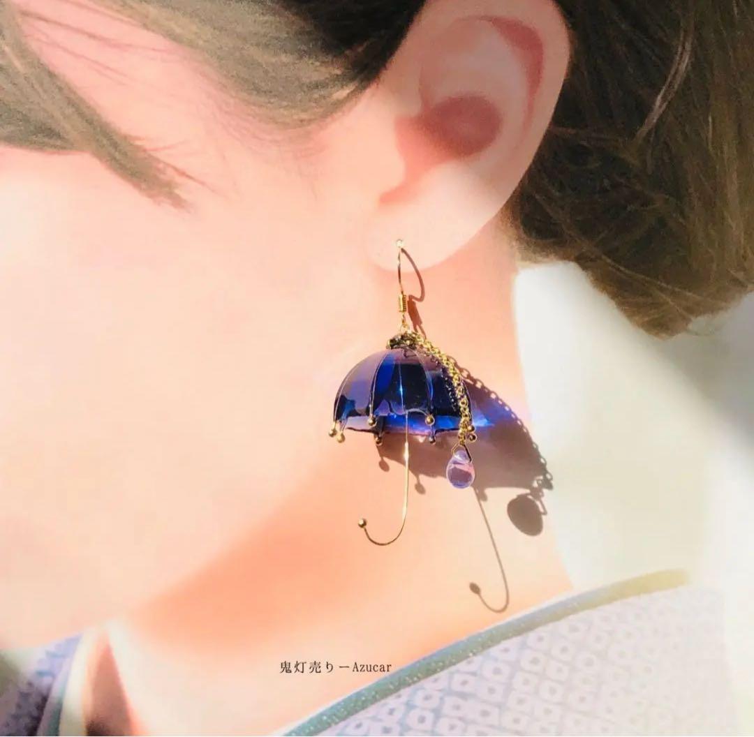 夜空色の傘と鬼灯と蓮の和風ピアス　イヤリング(雨の日、初夏コーデ)