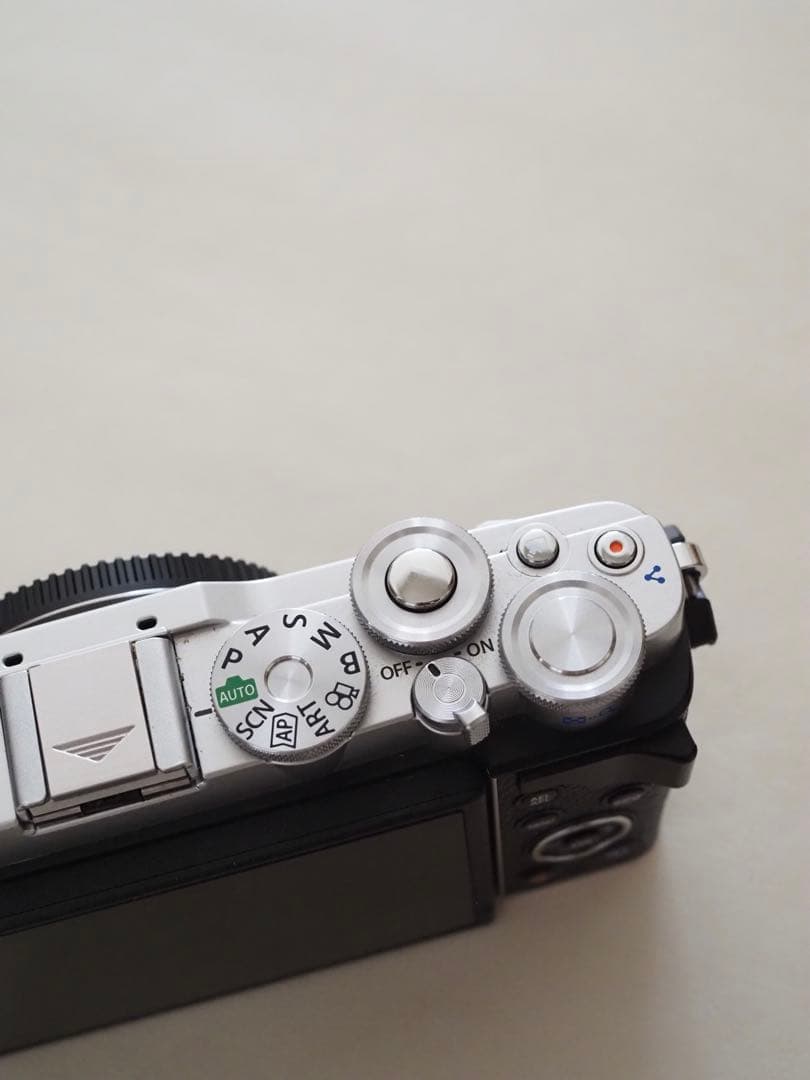 OLYMPUS PEN E-P7 / シルバー / 本体のみ