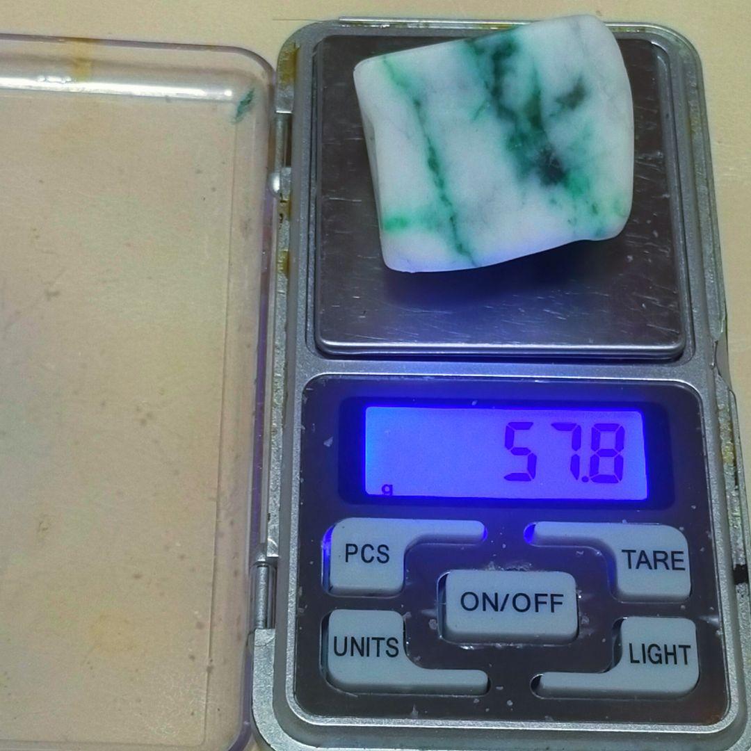 糸魚川翡翠 原石 57ｇ ひすい ヒスイ 糸魚川翡翠