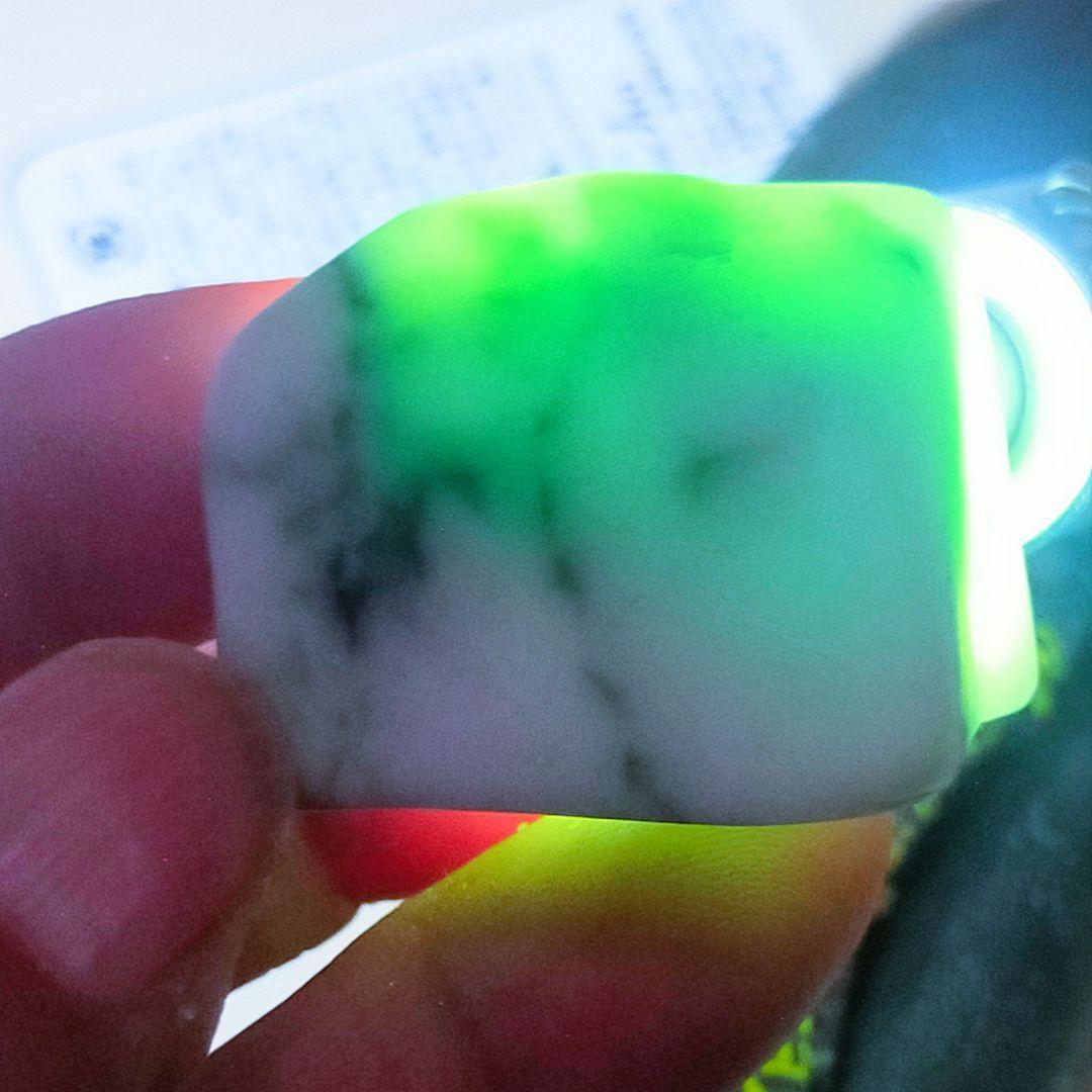 糸魚川翡翠 原石 57ｇ ひすい ヒスイ 糸魚川翡翠