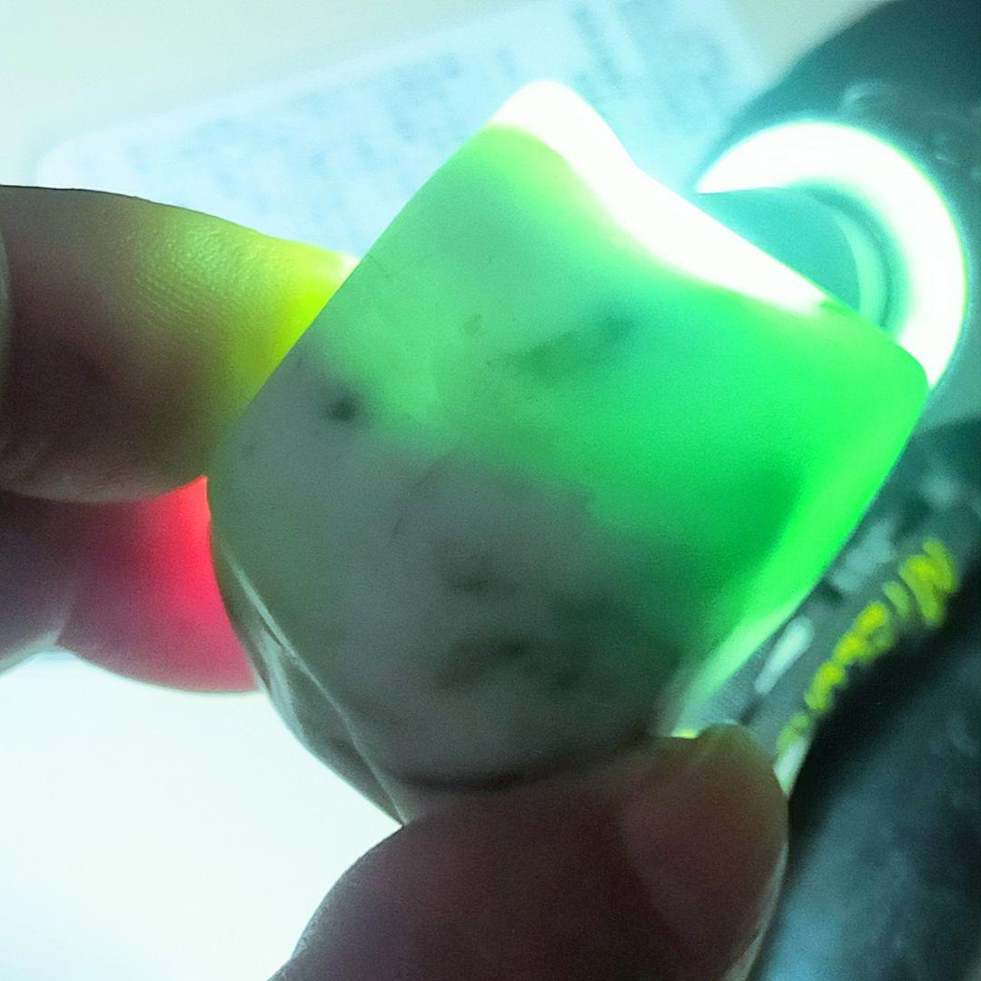 糸魚川翡翠 原石 57ｇ ひすい ヒスイ 糸魚川翡翠