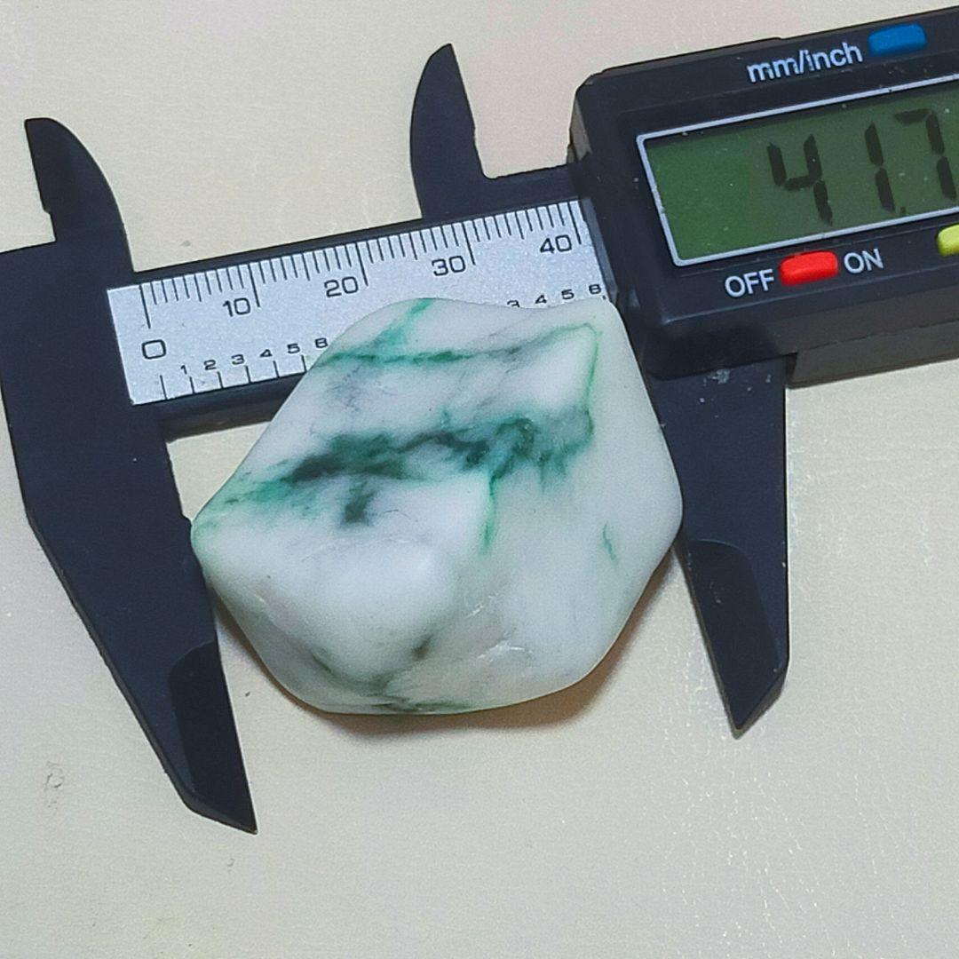 糸魚川翡翠 原石 57ｇ ひすい ヒスイ 糸魚川翡翠