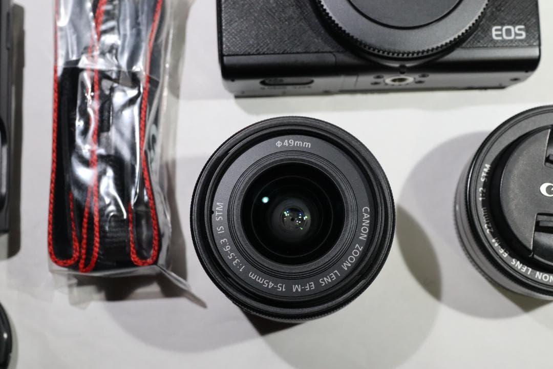 デジタルカメラ EOS M200