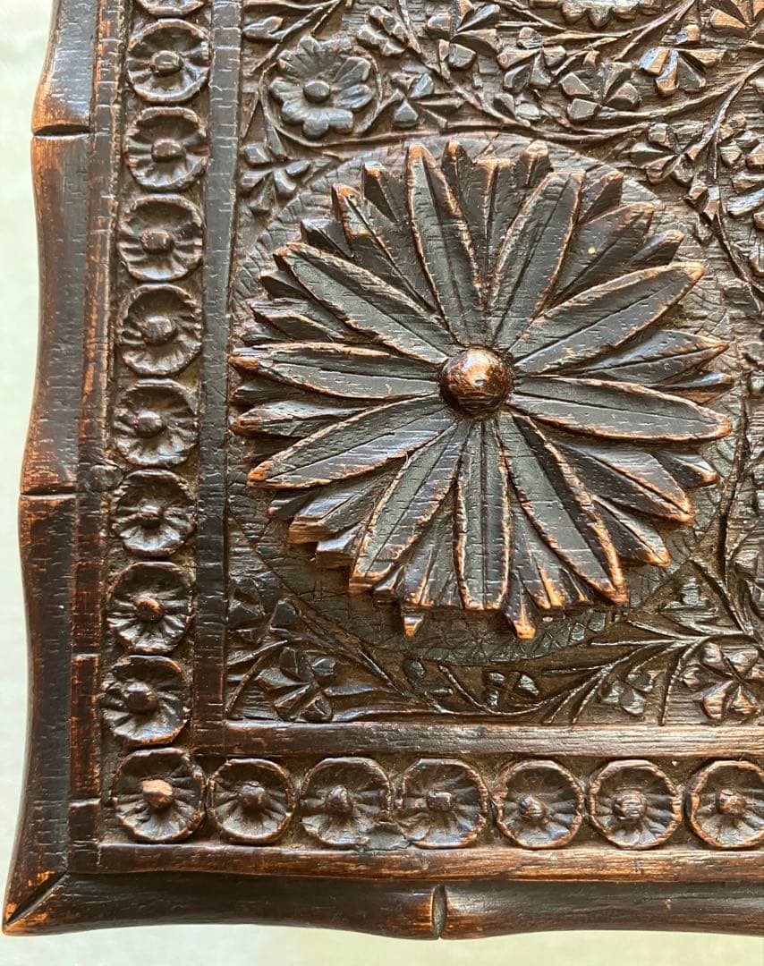 カシミール木製の細密彫刻宝石箱