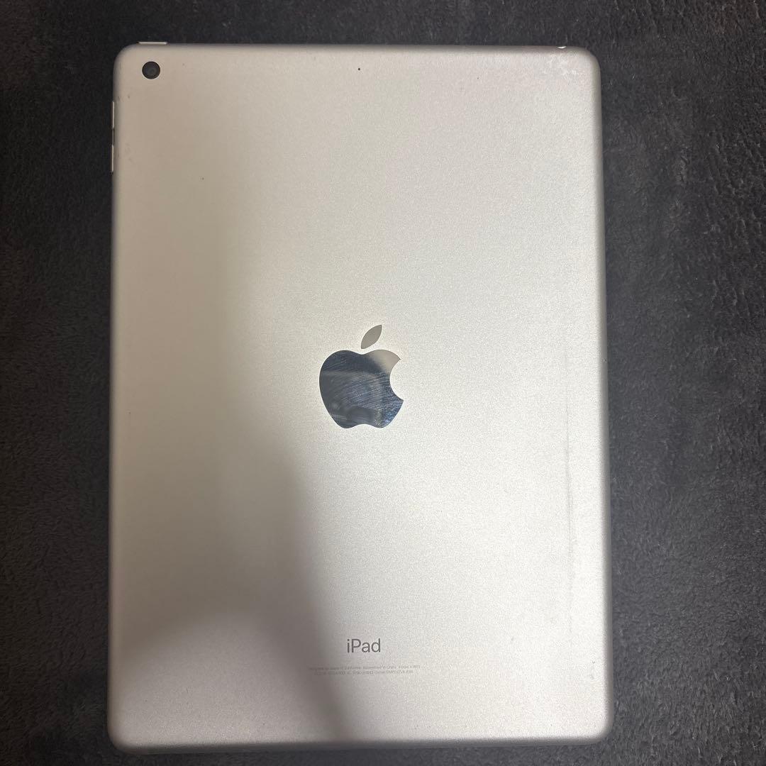 iPad 第6世代　32GB シルバー