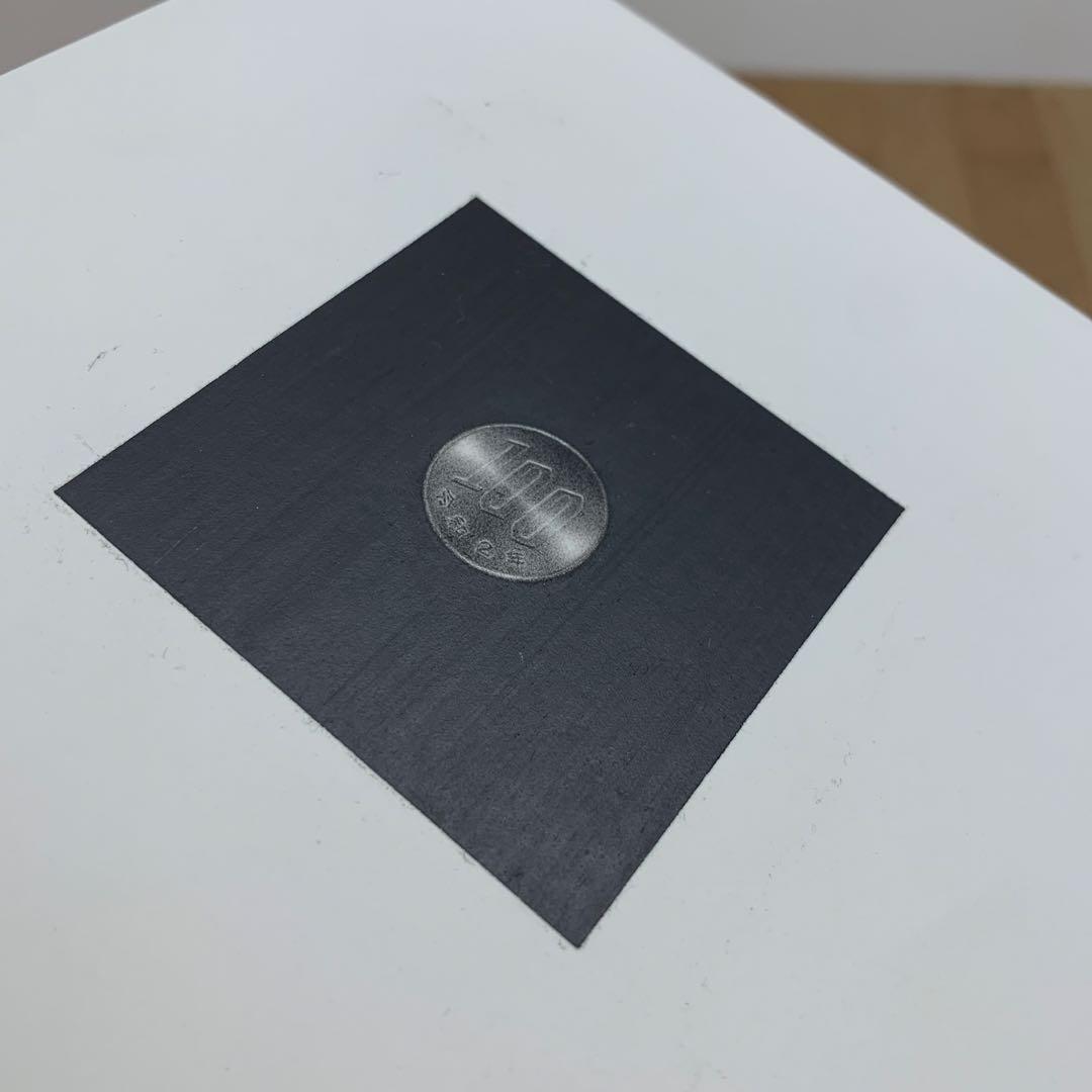 見崎彰広「百円玉」 紙に鉛筆　2020年