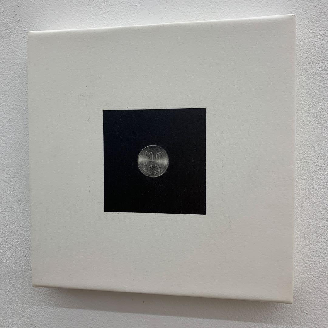 見崎彰広「百円玉」 紙に鉛筆　2020年