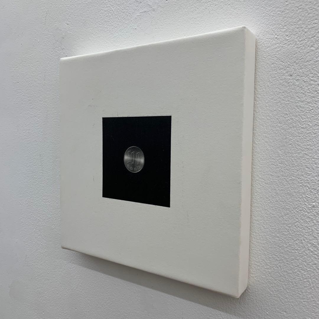 見崎彰広「百円玉」 紙に鉛筆　2020年