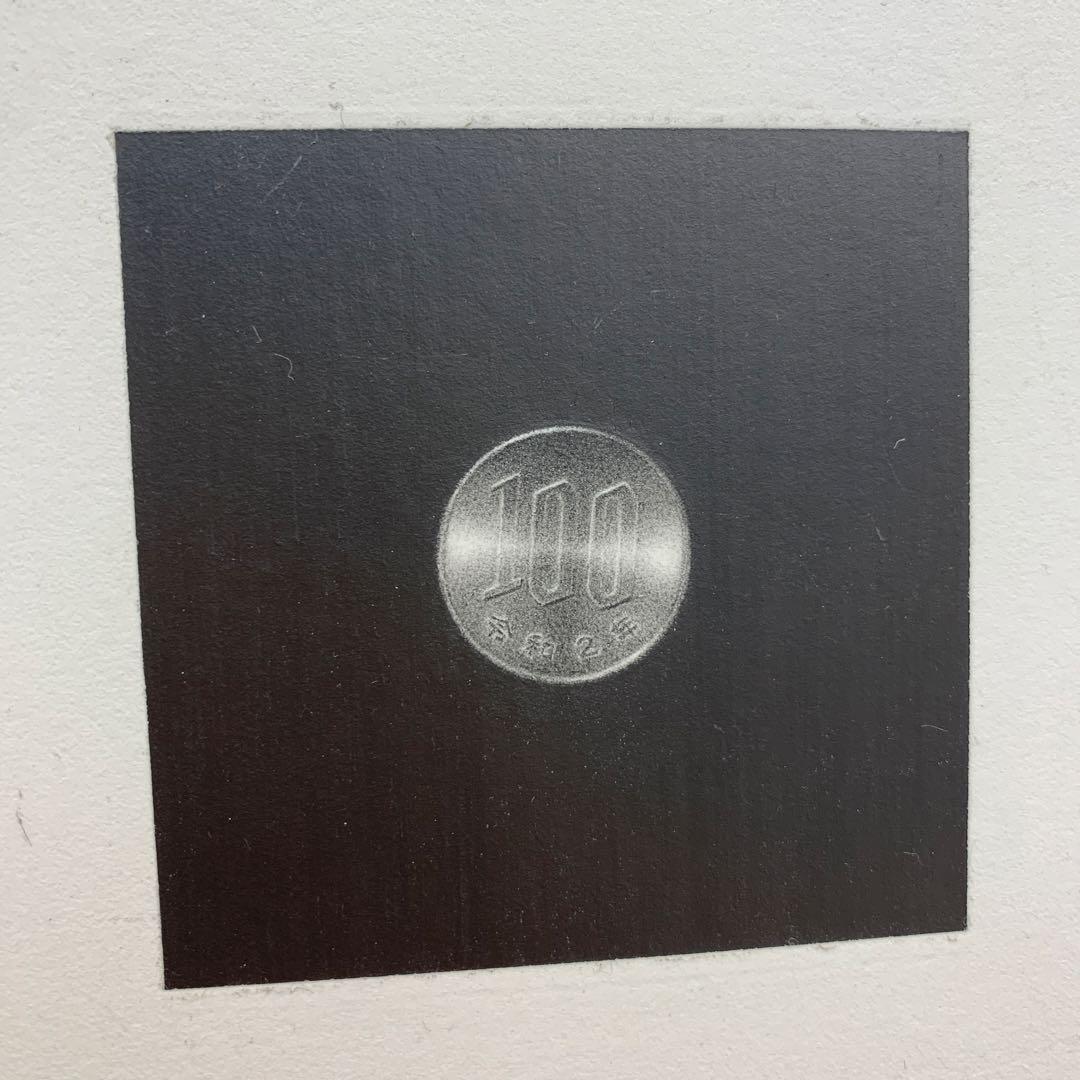 見崎彰広「百円玉」 紙に鉛筆　2020年