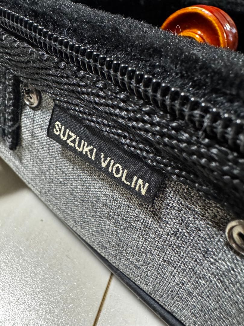 スズキ バイオリン　1/8 分数バイオリン　弓・ケース付き