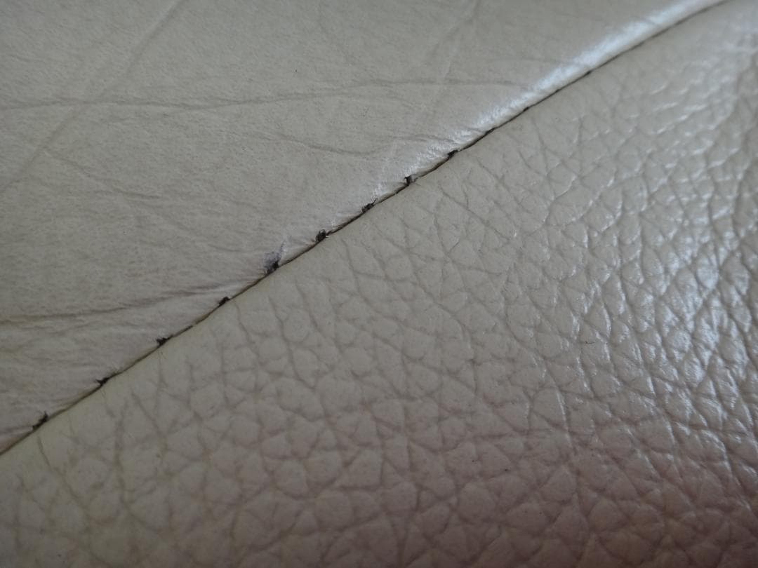 大塚家具 IDC L/S COMFORT 11 革張り 2人掛け 白ソファ