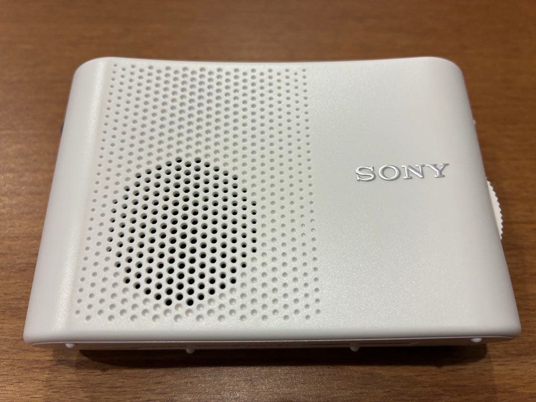 ソニー FM/AMハンディーポータブルラジオ ホワイト ICF-51/W【軽量】