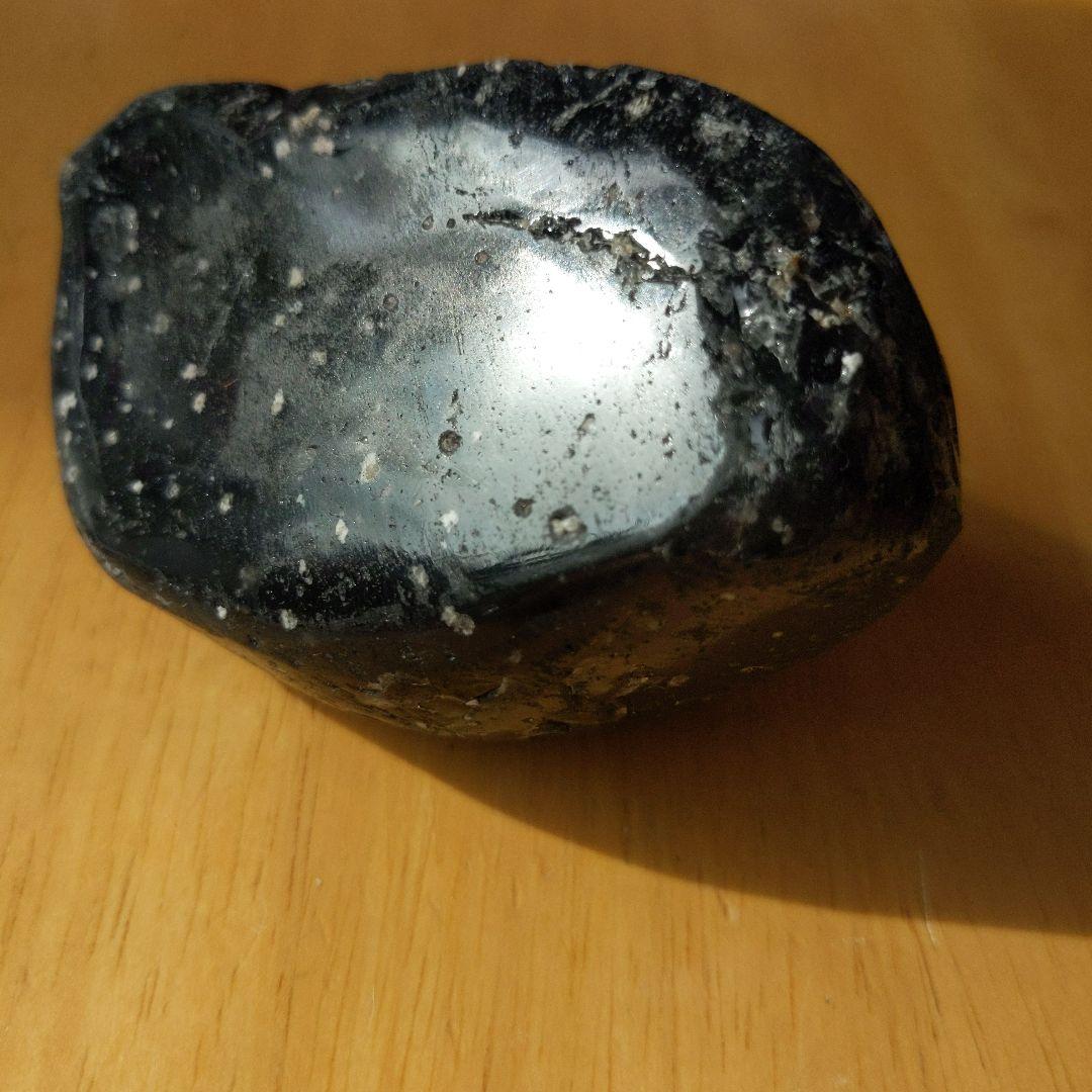 北海道遠軽産黒曜石❤️　パワーストーン魔よけ　天然の黒いガラス丁寧に研磨した作品