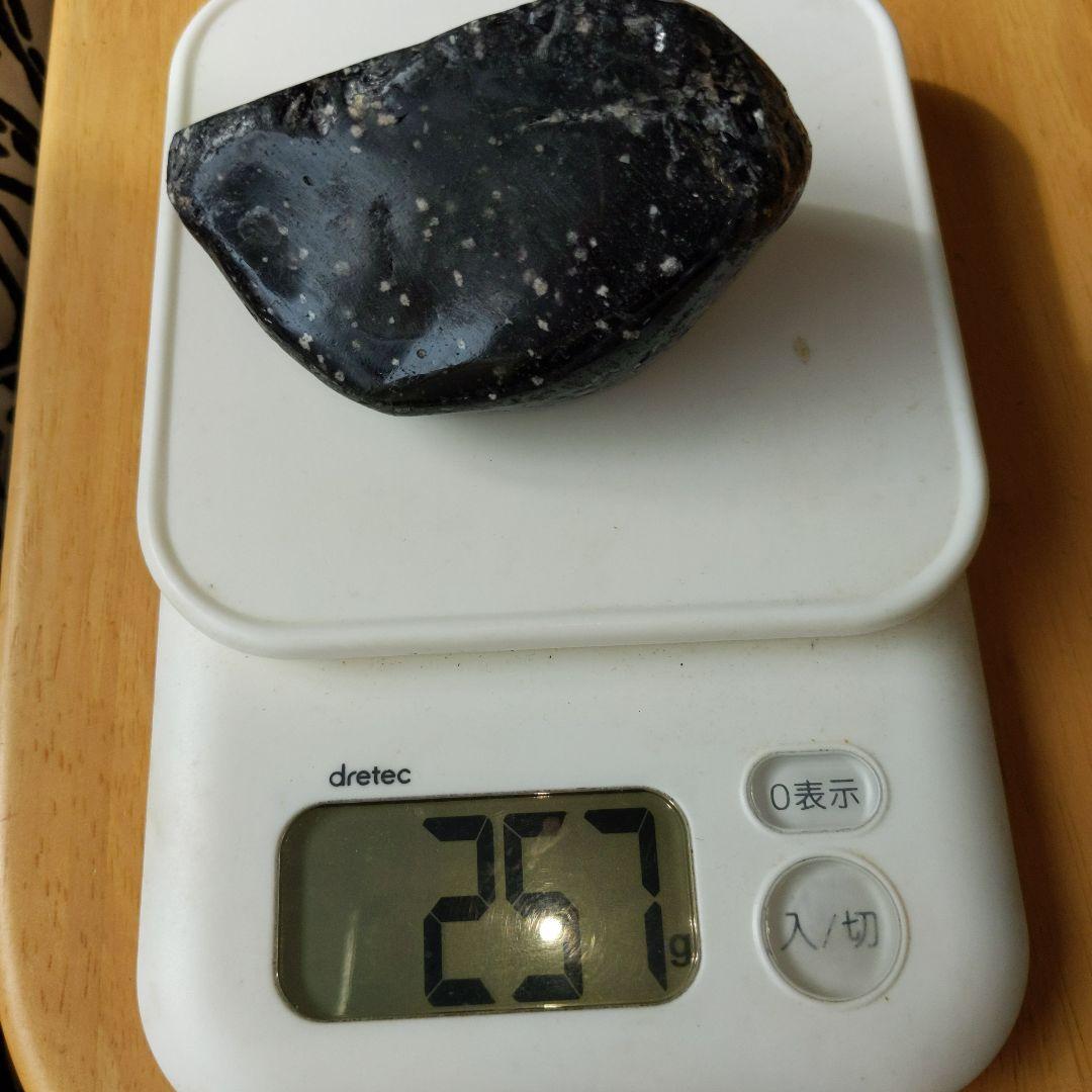 北海道遠軽産黒曜石❤️　パワーストーン魔よけ　天然の黒いガラス丁寧に研磨した作品