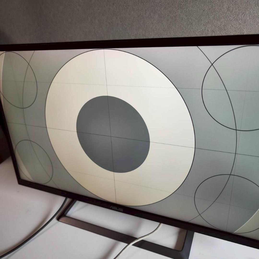 ASUS 31.5インチ 4K ディスプレイ VA32UQ