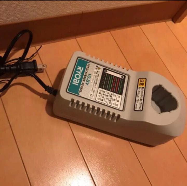 RYOBI BHC-1010 コードレス掃除機　スティックハンディー　箱なし